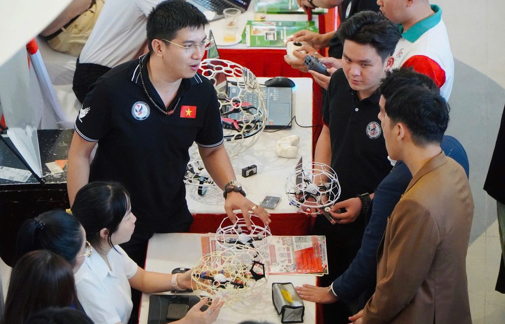 Doanh nghiệp khởi nghiệp sáng tạo của TP HCM tham gia lễ ra mắt, ngày 17/4. Ảnh: An Phương